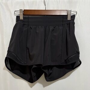 Women’s Black Lululemon Hotty Hot Lined Shorts Size 6